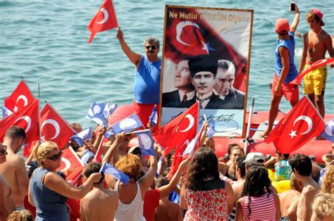 C­H­P­­l­i­ ­b­e­l­e­d­i­y­e­ ­A­t­a­t­ü­r­k­ ­f­o­t­o­ğ­r­a­f­ı­n­ı­ ­d­e­n­i­z­d­e­n­ ­ç­ı­k­a­r­d­ı­